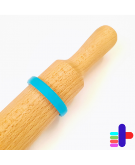 Anneau sur rouleau à pâtisserie.