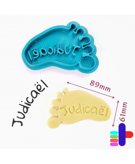 Exemple d’utilisation : emporte-pièce coeur 84x52mm turquoise et biscuit personnalisé avec embossage net.